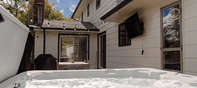 Evergreen Lodge - Enjoy relaxing in the hot tub or smores by the fire! in Benton Harbor