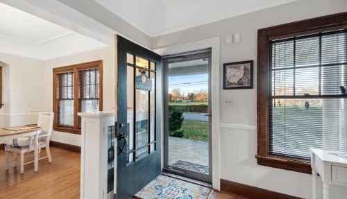 Exclusive Ottawa Hills Private Home, Garage, WD, Gourmet Equipped kitchen, Netflix in Ottawa Hills