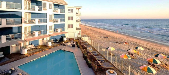 Explore Carlsbad Coastal! 4 Spacious Units, Outdoor Pool, Beachfront Property! in Carlsbad