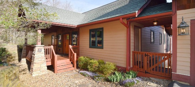 Explore 'Harmony Hill' w/Mountain Views, Chef's Kitchens, TV, & HOT TUB!♨️ in Black Mountain