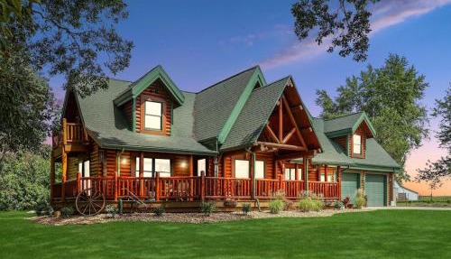Family-Favorite Cabin with Private Seasonal Pool and Movie Theater in Celina