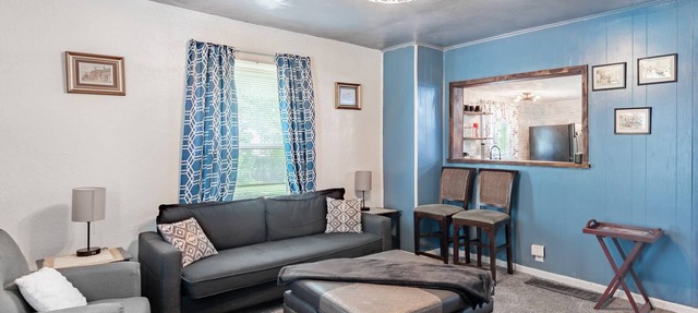 Family-Friendly 2BR Cottage Near Creve Coeur Lake in Maryland Heights