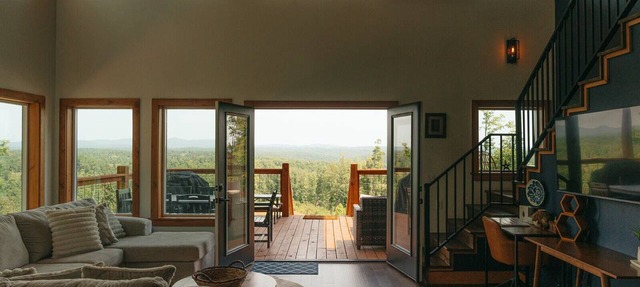 Family-Friendly Luxury Cabin SLIDE+SWINGSET+Movie Room - Hot Tub & Mountain View in Piercetown