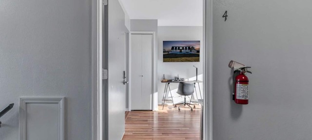 Fenton Flats- Parisian Place With On Site Hot Tub in Fenton Township