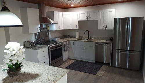 Fireside - Waterfront Resort Style Executive Cottage in Kawartha Lakes