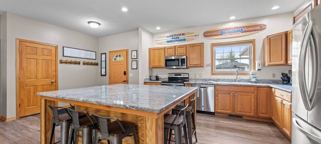 First Class "ARCADE"/18 PERSON/3400 sq ft/10 Bed/Firepit/HUGE kitchen/Fireplace in Wisconsin Dells