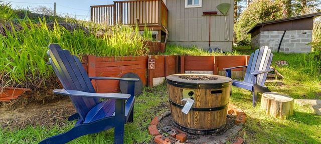 Fish On-Site & Explore Coos Bay! Creekfront Cabin in Coos Bay