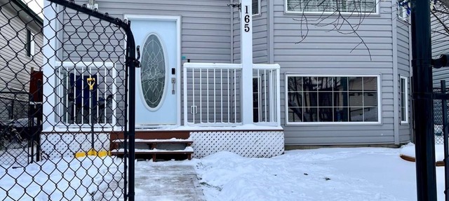 Fort McMurray Home - 4 Bedroom House: Perfect for Families & Business in Fort McMurray