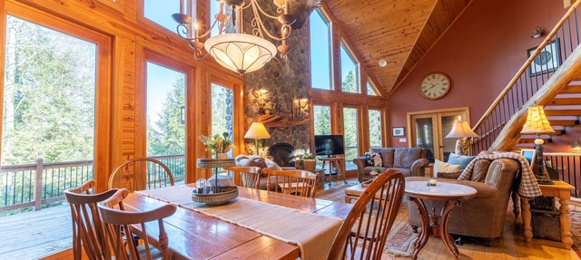 Fortune Ridge: The Perfect Summer Getaway: Kayaking, Swimming & Bonfires in Crystal Falls