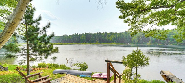Four-Season Lake Cabin w/Canoe & Paddle Boat! in Gordon