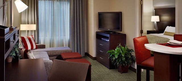 Free Breakfast, Free Wi-Fi, Indoor Pool and Hot Tub | Great Place to Stay! in Altoona