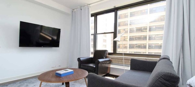 Frontdesk | Modern Studio Apt in East Hyde Park in Chicago