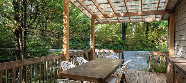 Full cottage on private road near everything! Made to measure pricing offered! in Sutton