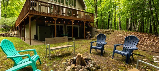Game Room Cabin Pool & Winter Hot Tub Access in Gaylord