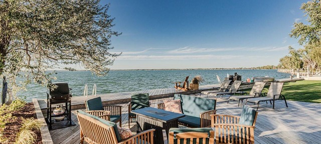 Gather & Relax! 9 Beds, Kayaks/SUPs, Swimming, Games, Fire Table, Sunsets! in Clay Township