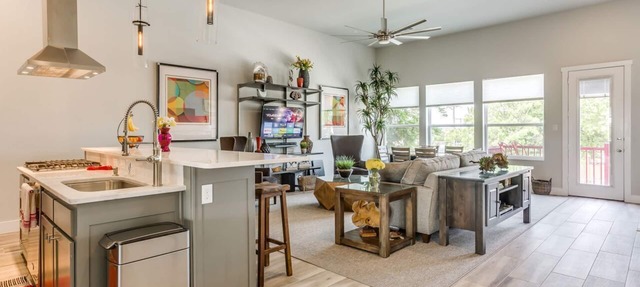 GORGEOUS & SPACIOUS LUXURY DOWNTOWN FORT WORTH TOWNHOME, CLOSE TO EVERYTHING! in Fort Worth