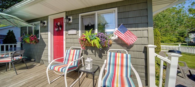 GOTL Strip Cottage, Walk to the Beach in Geneva