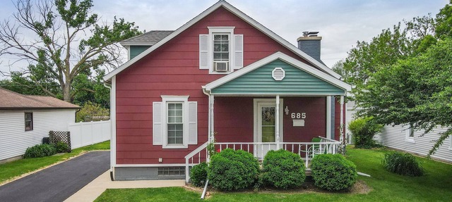 Great Lakefront Home in Manteno