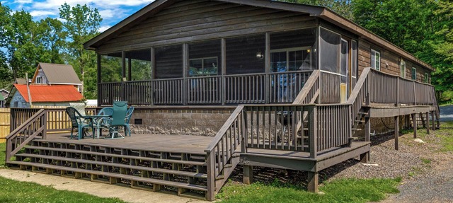 Gruenhagen Bay Lodge in Birchwood