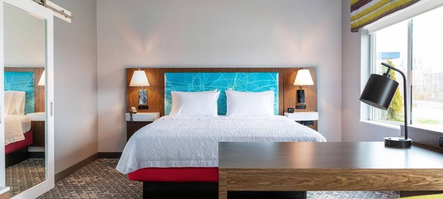 Hampton Inn & Suites Marshfield in Marshfield