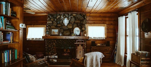 Happy Trails Haus - Cozy Lake View Cabin in Gaylord
