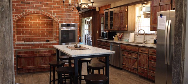 HaT Ranch Lodge. Perfect for a large group or multiple families. NO CLEANING FEE in Ponca City