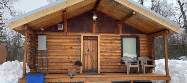 HATCHER PASS BEAR DEN CABIN in Palmer