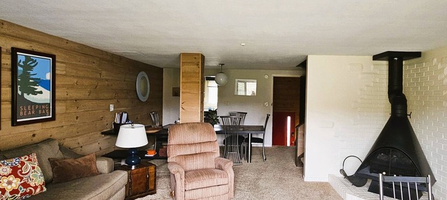 Heated Pool, 5 miles to Lk Michigan Beach, Leelanau County, 4-brm 4-ba. Air, in Cedar
