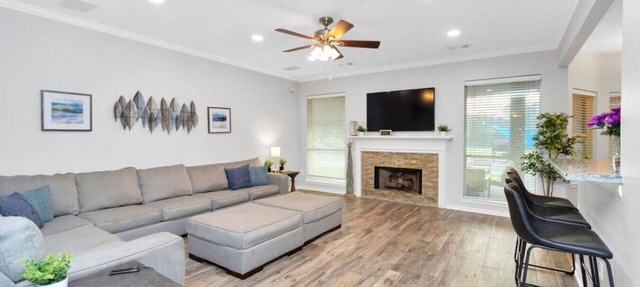 Hickory King Bed w/Pool | Near Jersey Village in Houston