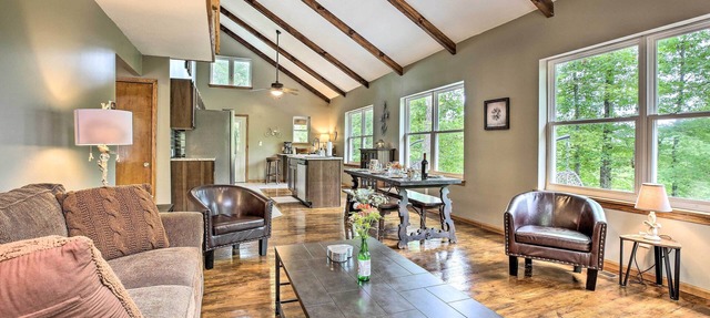 Hike & Zip-Line: Red River Gorge Cabin w/Hot Tub! in Rogers