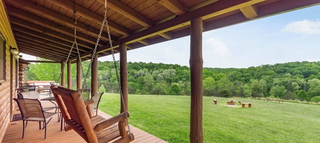 Hillside spacious Lodge in the Heart of Hocking in Logan