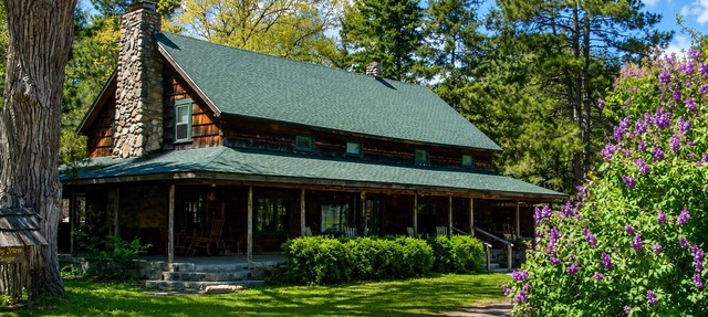 Historic 8 bedroom lodge on Otsego Lake in Gaylord