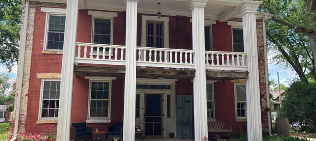 Historic, quiet, elegant, mix of modern & original in Dubuque