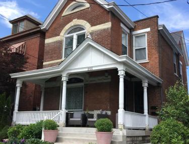 Historic Upstairs Apartment in Bellevue