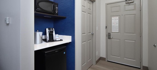 Holiday Inn Express Grand Rapids Southwest by IHG in Grandville