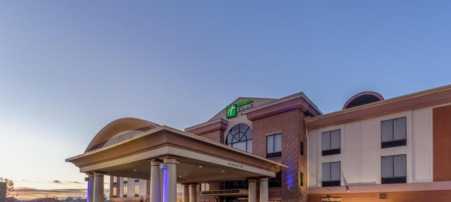 Holiday Inn Express Hotel & Suites Bowling Green by IHG in Bowling Green