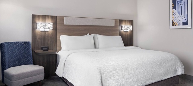 Holiday Inn Express Toledo North by IHG in Toledo