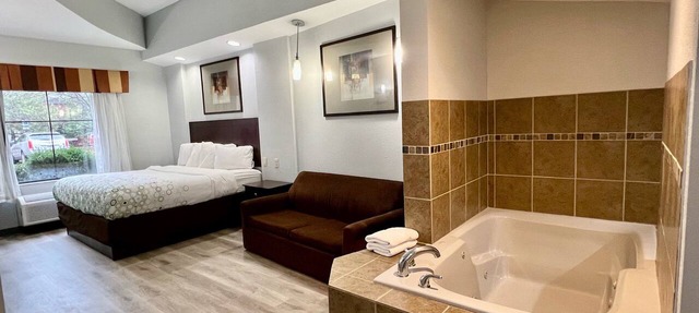 HomeTowne Studios & Suites By Red Roof Washington in Washington