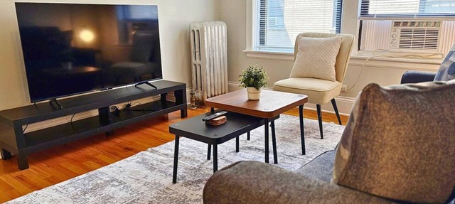 Homey Vibes 1BR Apt near Lake Michigan & UChicago in Chicago