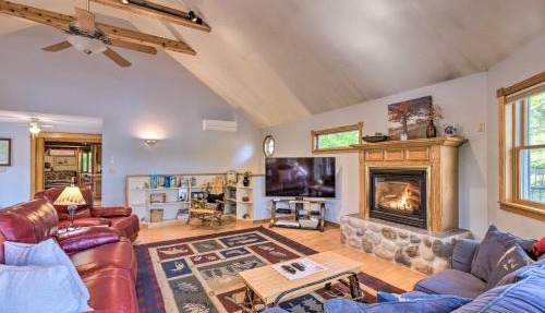 Hot Tub, Sauna, Fireplace, Dock! Lake Honor Cabin in Honor