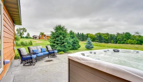 Hot Tub & Trail Access: Spacious Stockholm Retreat in Stockholm