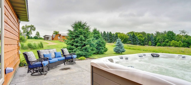 Hot Tub & Trail Access: Spacious Stockholm Retreat in Stockholm