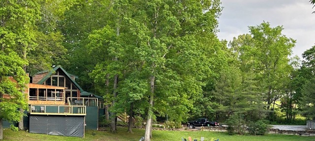 HotTub! FirePit, Private 2.5 acre Pond, 2 Kayaks! GameRoom! Slps12+ in Dongola