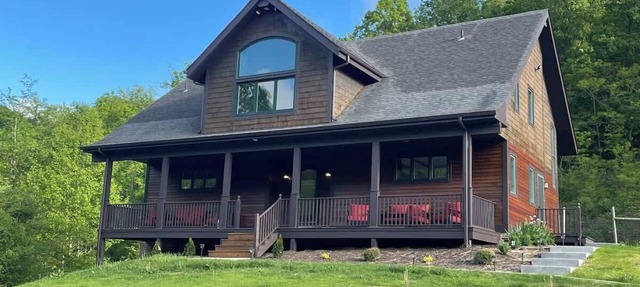 House at Maple Ridge, perfect for long stays. in Monaca