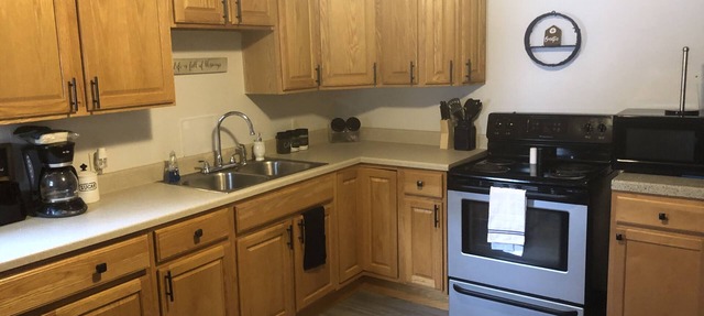 House for the Whole Family! Sleeps 7! in Adrian