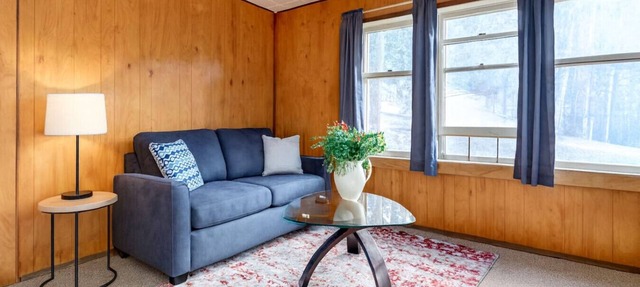 Huckleberry Lodge Mountain Getaway Near Banff! in Harvie Heights