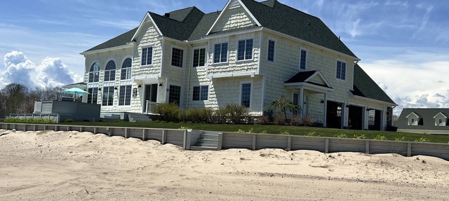 Huge Cape Cod Style Home on all Sandy beach/Cedar Lake MI in Oscoda