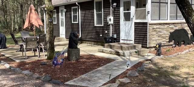 In the Heart of Hatfield- Direct access to ATV trail, Also great for family's in Hatfield