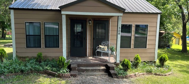 In Town, Large Yard, Close to Rivers and Lakes, Quiet in Cotter