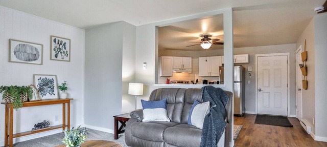 Jelinek Hideaway Unit 3 - Modern 2BR Apartment in Schofield